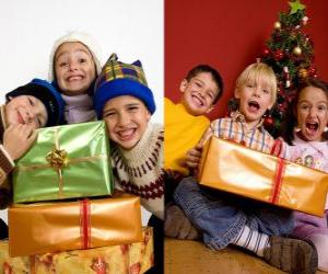 пазл Дети с рождественских подарков